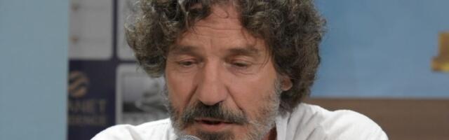 I Gagi Jovanović uz studente: Pogledajte kako je ubacio potpis u kutiju (VIDEO)