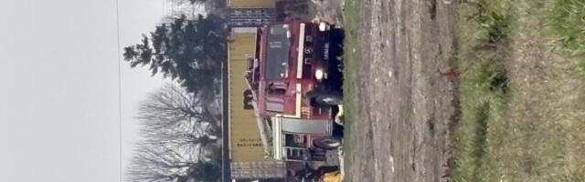 PONOVO BUKNULA VATRA U TICANOVOJ BARI Stanovnici uznemireni, ranijih godina plamen stizao do dvorišta kuća (FOTO)