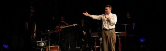 VEČE ZA VISOKE PETE: Boris Režak obradovao dame za Osmi mart u Fondaciji Mozzart