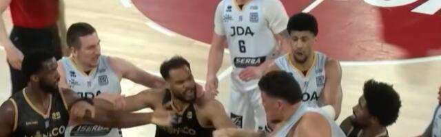Letele šake na meču Monaka, bilo i krvi! (VIDEO)