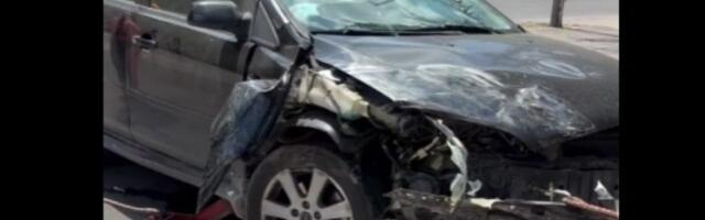(VIDEO) Nesreća u Nišu: Automobili se sudarili na raskrsnici, tri osobe hitno prevezene u bolnicu