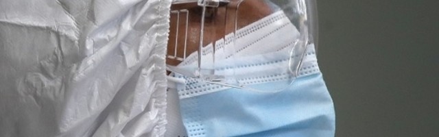 Da li je nošenje duple maske sigurnije? U 2021. godine virusu je potrebno samo sedam minuta da nas zarazi!