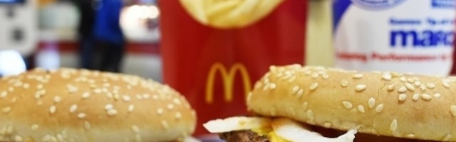 McDonald's-ova mušterija je „zanemela“ nakon što je pronašla upozorenje u kesi u kojoj joj se nalazila hrana!