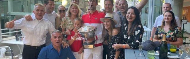 Novak sa porodicom i prijateljima proslavio titulu: Pogledajte ekskluzivne fotografije iz Pariza