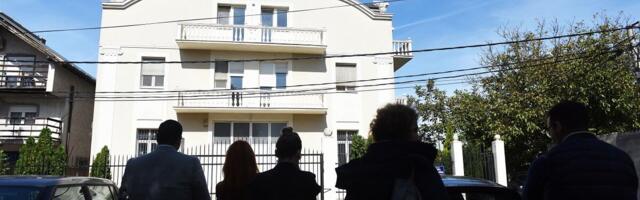 VICTORY! Kurir MADE inspectors FINALLY go into illegal care home OPERATING DESPITE BAN! There were people inside! (PHOTO)