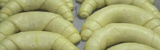 KIFLE BOLJE NEGO IZ PEKARE! Napravite najbolje domaće TESTO - fantastična ideja za DORUČAK ILI VEČERU!