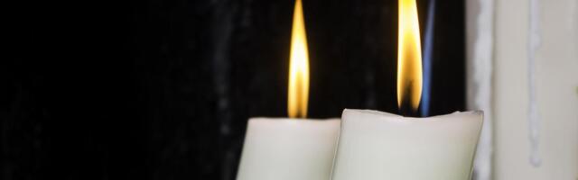 Kako ukloniti vosak sveće sa bilo koje površine: Detaljan vodič koji spasava nameštaj, stolnjake i tepihe