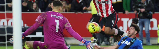 Brine forma Đorđa Petrovića: Novi veliki kiks srpskog golmana u Premijer ligi (VIDEO)