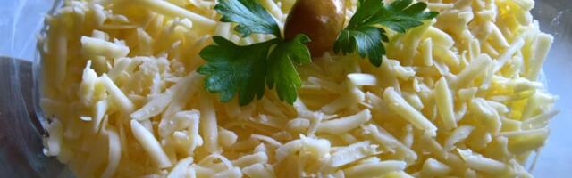 Božićna mimoza salata koja osvaja: Jedan sastojak joj daje kraljevski ukus