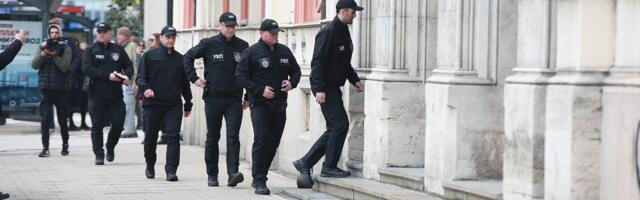 VIDEO Protest ispred Rektorata u Beogradu: Sukobi i incidenti između policije i građana, obratio se i rektor