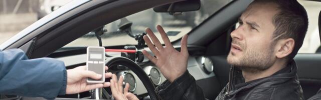 Pijani vozač pravio haos: Bežao od policije po Kragujevcu, prošao dva puta koz crveno i to nisu svi prekršaji