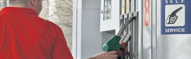 Бензин и дизел од почетка месеца појефтинили за око три динара