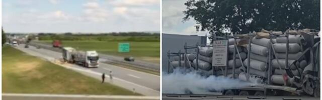 PRVE SLIKE I SNIMCI SA MESTA TEŠKE NESREĆE KOD STARE PAZOVE! U sudaru dva kamiona, jedan vozač poginuo, gas i dalje curi (FOTO/VIDEO)