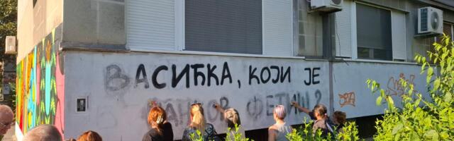 Građani uklonili grafite protiv Marije Vasić u Novom Sadu