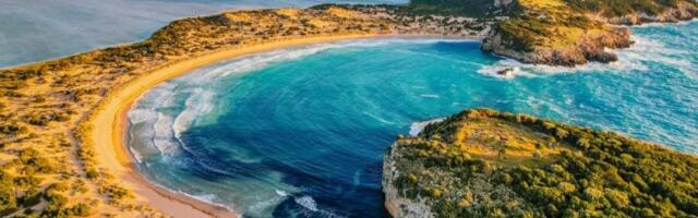 Na njoj je snimana "Odiseja": Plaža neobičnog oblika jedna je od najlepših peščanih mesta na Mediteranu (FOTO)