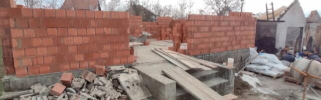 IMAJU SAMO JEDNU ŽELJU! DA DOČEKAJU BOŽIĆ U SVOJOJ KUĆI! Gradi se kuća porodici Milić kojoj je u požaru sravnjeno domaćinstvo