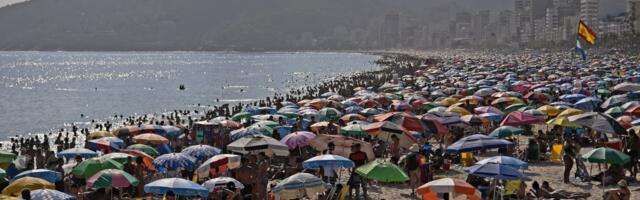 Uprkos širenju omikron soja, plaže Rio de Žaneira vrve od ljudi