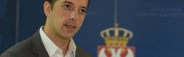 ŽELE DA IZ JAVNOG I POLITIČKOG ŽIVOTA PROGNAJU SVAKOGA KO STANE NA PUT NJIHOVIM TAJKUNSKIM INTERESIMA! Đurić: Smeta im Vladimir Đukanović jer je čovek od integriteta