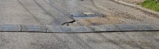 Već 10 dana izvire voda u Bregalničkoj ulici u naselju Sušica