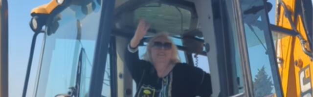 Zorica Marković sela u bager - Pokazala kako teku radovi na izgradnji kuće (VIDEO)