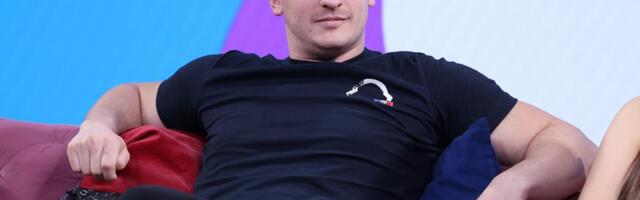 "DA SE NIJE DESILA MUZIKA, BIO BIH MRTAV DO 25. GODINE" Desingerica o estradi, kolegama i porocima: Možda bih i zgutao nešto, ali nemam vremena