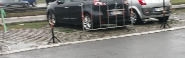 "Maznuli" im parking: Rezervacija "štapom i kanapom"
