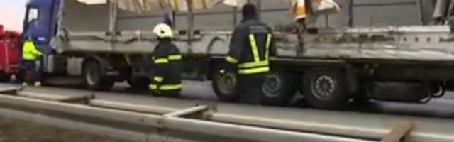 OVDE SE JUTROS DOGODILA TRAGEDIJA U KOJOJ SU STRADALA ČETIRI MIGRANTA! U Hrvatskoj se prevrnuo kamion iz Srbije! /UZNEMIRUJUĆI VIDEO/
