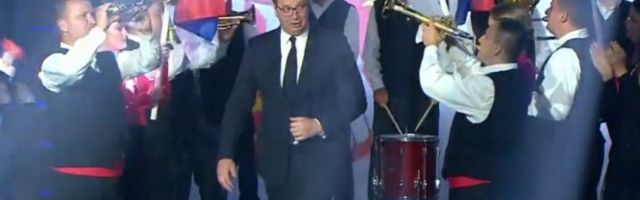 UBEDLJIVA POBEDA LISTE ALEKSANDAR VUČIĆ - ZA NAŠU DECU! OSIM SNS SKUPŠTINI JOŠ SAMO SPS-JS I ŠAPIĆ, MONARHISTI NA IVICI CENZUSA!