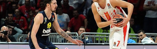 Zvezda bez prave municije na Bosforu, Lojdovih 11 promašaja i kasno paljenje, Fenerbahče na iskustvo poklonio Kokoškovu prvenac