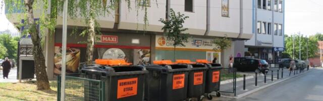 Umesto dotrajalih metalnih, na kragujevačkim ulicama novi plastični kontejneri (FOTO)