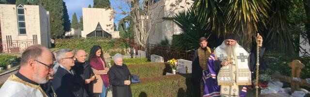 Muk nad grobom Siniše Mihajlovića: Vladika služio pomen slavnom fudbaleru u Rimu, neutešna porodica lila suze