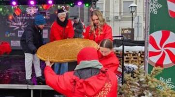 BOŽIĆ U ZEMUNU: Zemunska bajka darovala zlatnike iz božićne česnice, najsrećnije ruke bile su malene Nađa i Ina