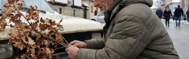 DOKLE SE ČUVA BADNJAK I ŠTA S NJIM POSLE: Sveštenik objasnio šta nikako ne smete da uradite