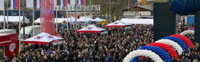 Београдска Арена: величанствени скуп СНС-а