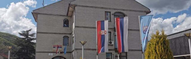 Kancelarija: U Zubinom Potoku grafiti UČK, Srbi ne nasedaju na provokacije