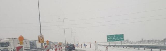 BEOGRAD ZATRPAN Nema tih jelki i ukrasa koje će spasiti SNS (VIDEO)