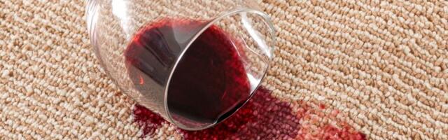Kako ukloniti fleke od crvenog vina