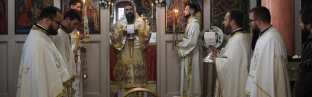 Mitropolit niški Arsenije dao blagoslov za jubilarno 20. plivanje za krst u Vlasini