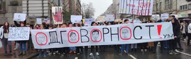 Surova realnost: Scena sa protesta koja baš boli (FOTO)