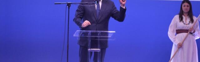 DRAŽEN ŽIVKOVIĆ: Vučićeva minijatura briljantnog manerva