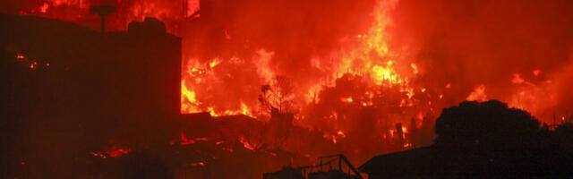 NEBO JE POSTALO NARANDŽASTO U SRED NOĆI Strašni prizori požara, hiljade ljudi ostalo bez domova (FOTO/VIDEO)