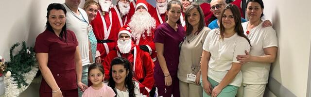 Deda Mrazovi obradovali mališane na pedijatriji Opšte bolnice Leskovac