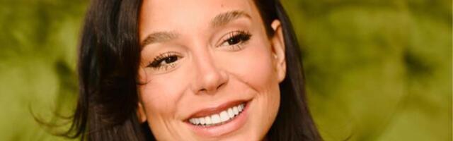 "PRAVDA ZA CELULIT" Edita Aradinović u minijaturnom bikiniju pokazala sve nesavršenosti, pevačica uradila ono što bi retko ko smeo (FOTO)