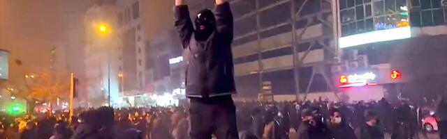 ‘Samo su nastavili da ubijaju’: Očevici o krvavom obračun vlasti sa demonstrantima u Iranu