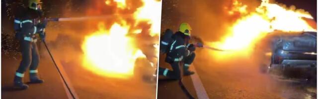 ZAPALIO SE AUTOMOBIL NASRED PUTA KA NOVOM SADU vatra kulja na sve strane, vatrogasci na licu mesta, saobraćaj gotovo onemogućen (VIDEO)