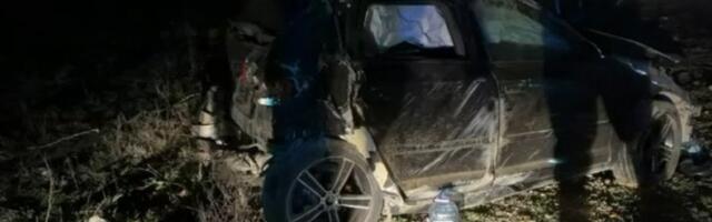 "AUDI" ZGUŽVAN, VIŠE POVREĐENIH! Prve slike sa mesta stravične nesreće kod Novog Pazara - PRVO SE ZAKUCAO U ZNAK PORED PUTA, A ONDA I DIREKTNO SUDARIO S KAMIONOM! (FOTO)