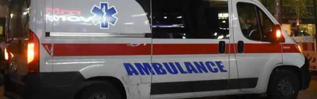 Autom sleteo s puta i zakucao se u STUB: Saobraćajka u Zemunu