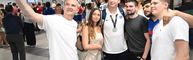 Srbija ima čarobnu generaciju mladih košarkaša, ali i čudotvorca na klupi: Evo kako nam je srpska legenda "podarila" Stevu!