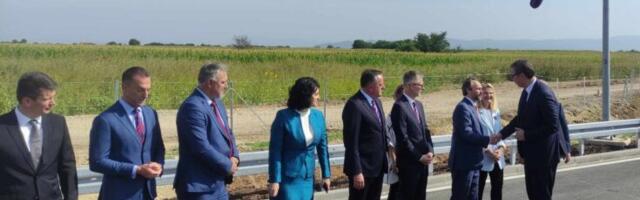 Otvorena deonica autoputa Niš-Merdare. Vučić izjavio da je auto-put spas za Toplički kraj