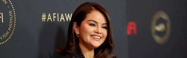 Najpopularniji džemper idealan i za proleće: Nosi ga i Selena Gomez